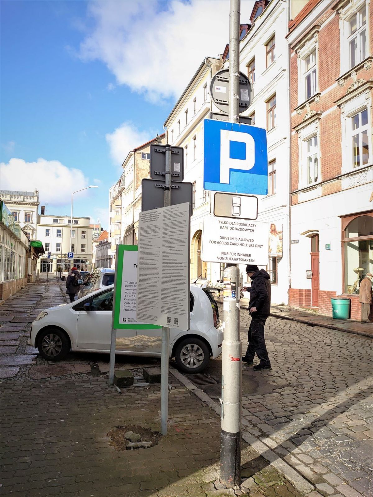 Parking dla mieszkancow Konski Kierat.jpg