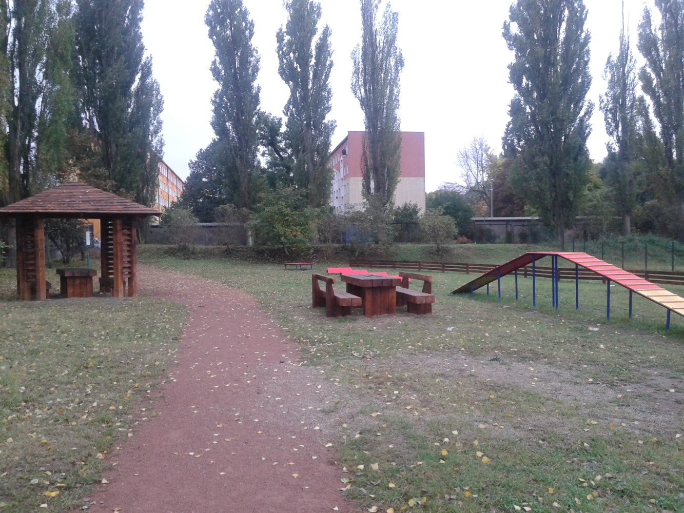 Wybieg dla psów na Pomorzanach. Za nami II etap