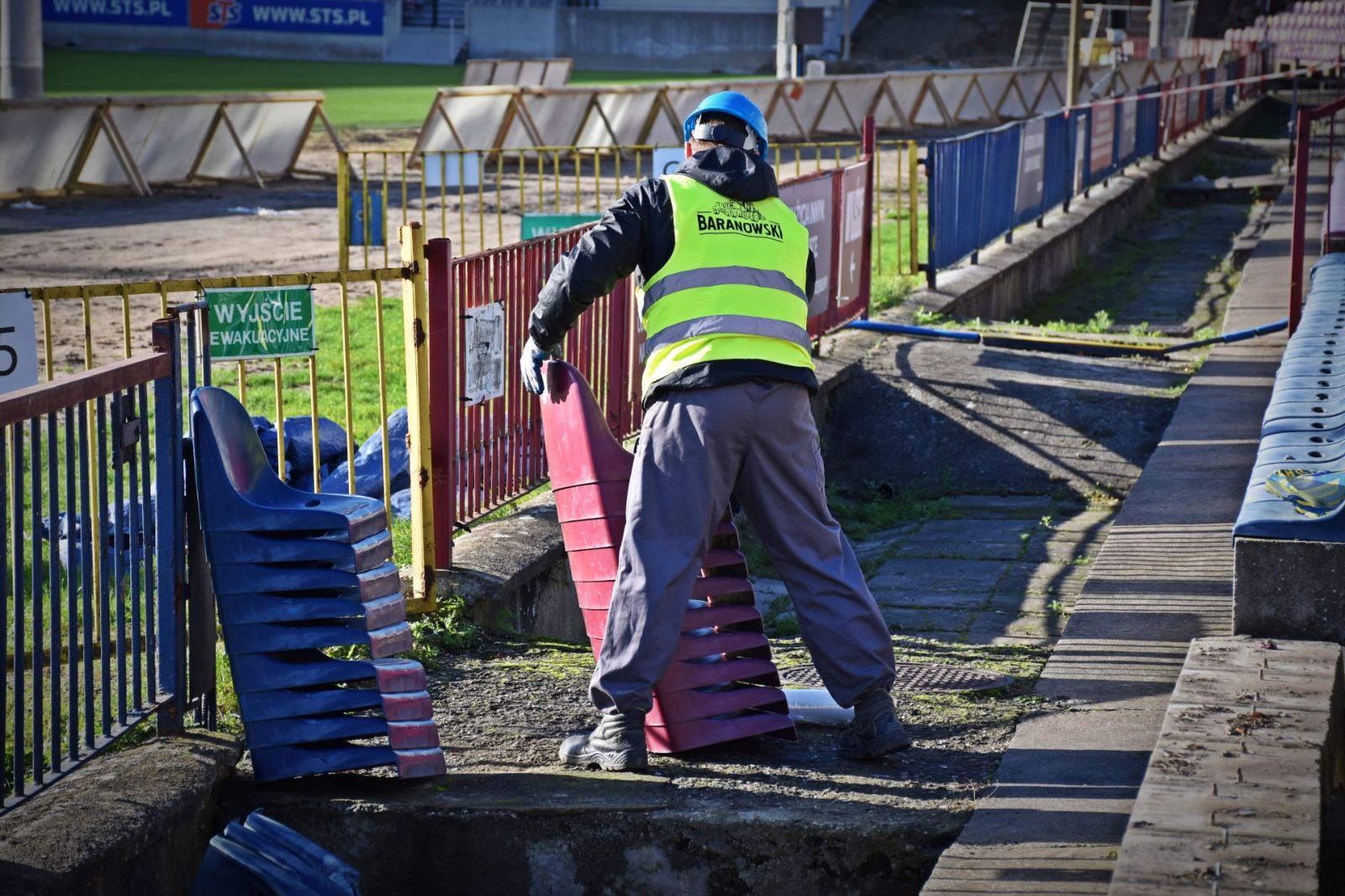 Krzesełka-Trybuna Północna (3).JPG