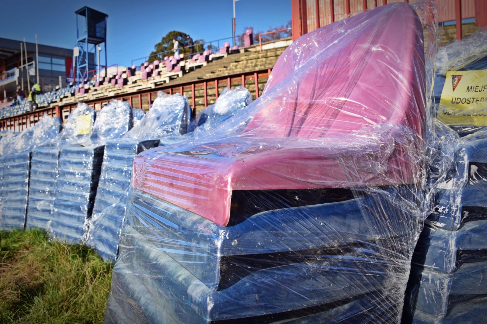 Krzesełka-Trybuna Północna (6).JPG