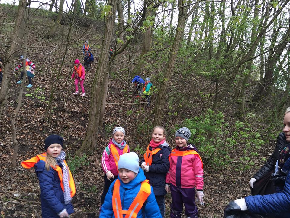 Dorośli śmiecą, dzieci sprzątają. Od maja rusza wielkie sprzątanie lasów