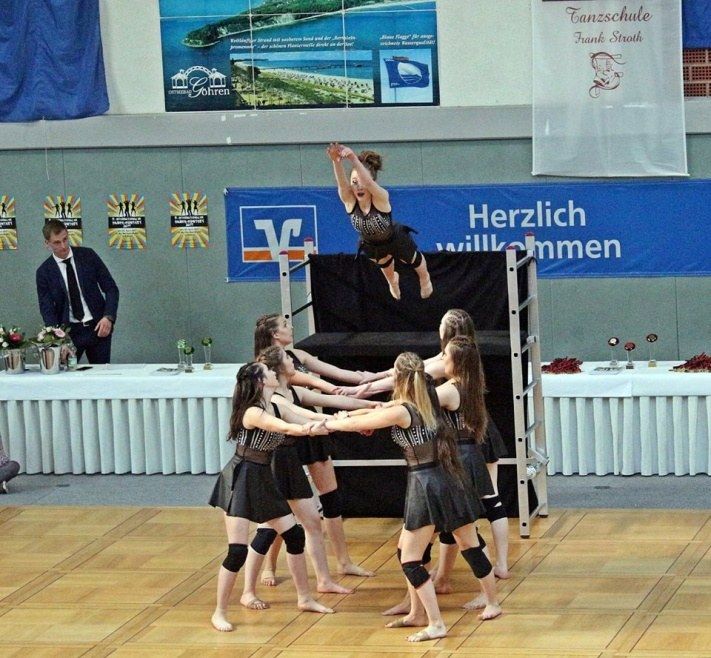 Sukcesy pałacowych tancerek