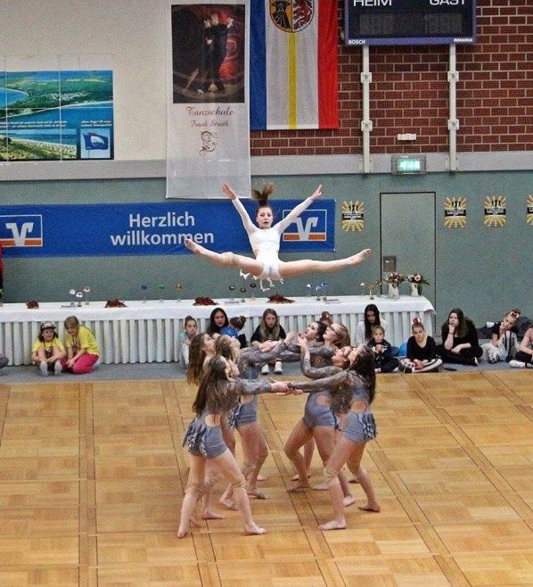 Sukcesy pałacowych tancerek