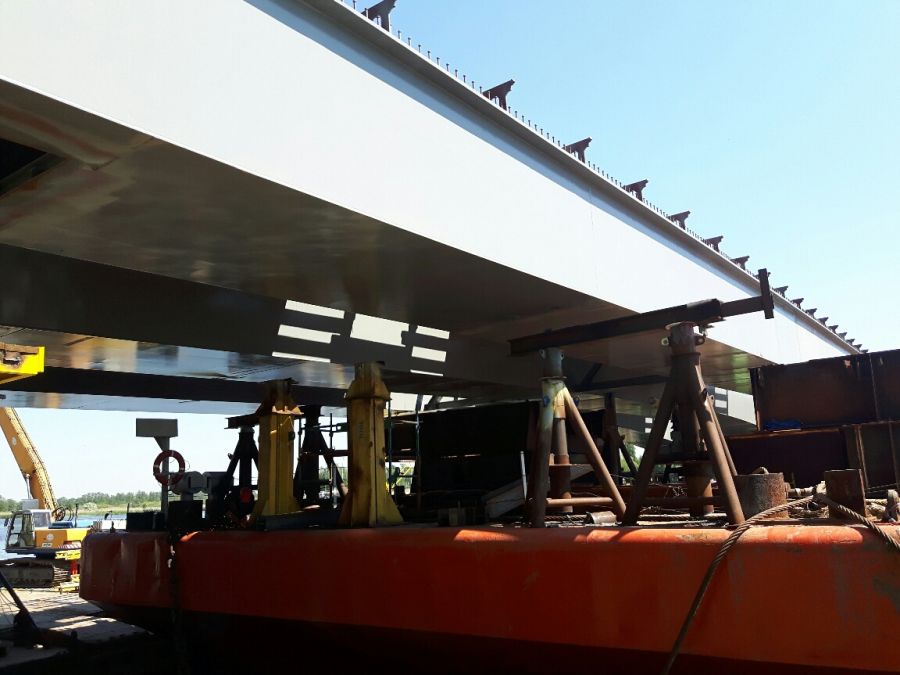 Rośnie konstrukcja mostu Cłowego