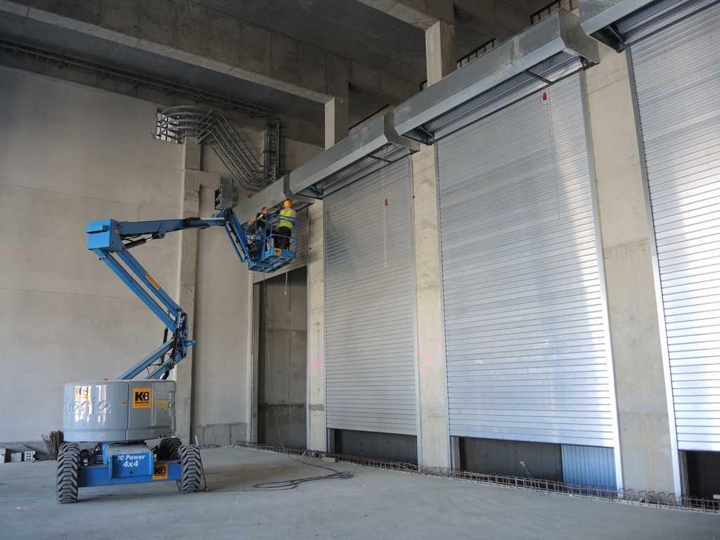 Mega-agregat i bramy gorąca