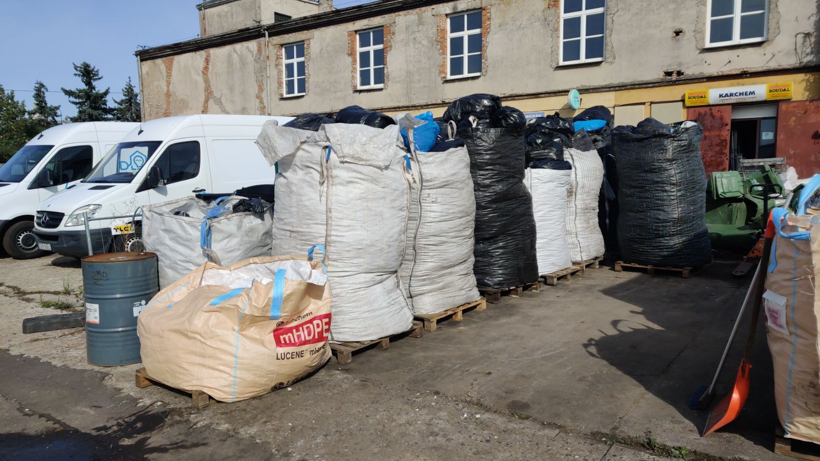 spakowane nakrętki w skupie.jpg