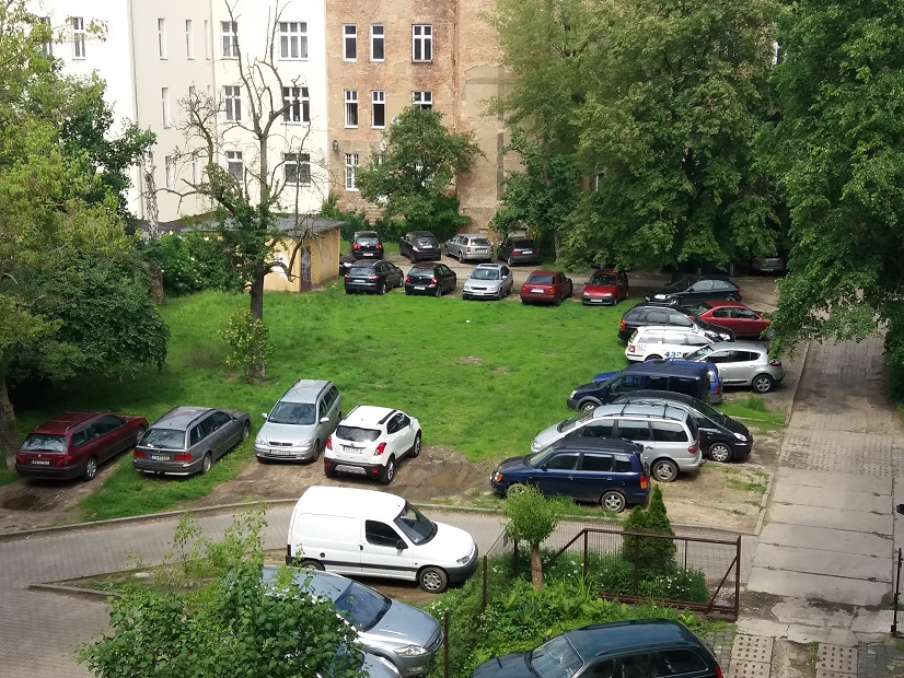 Dwa podwórka dostaną nowe życie