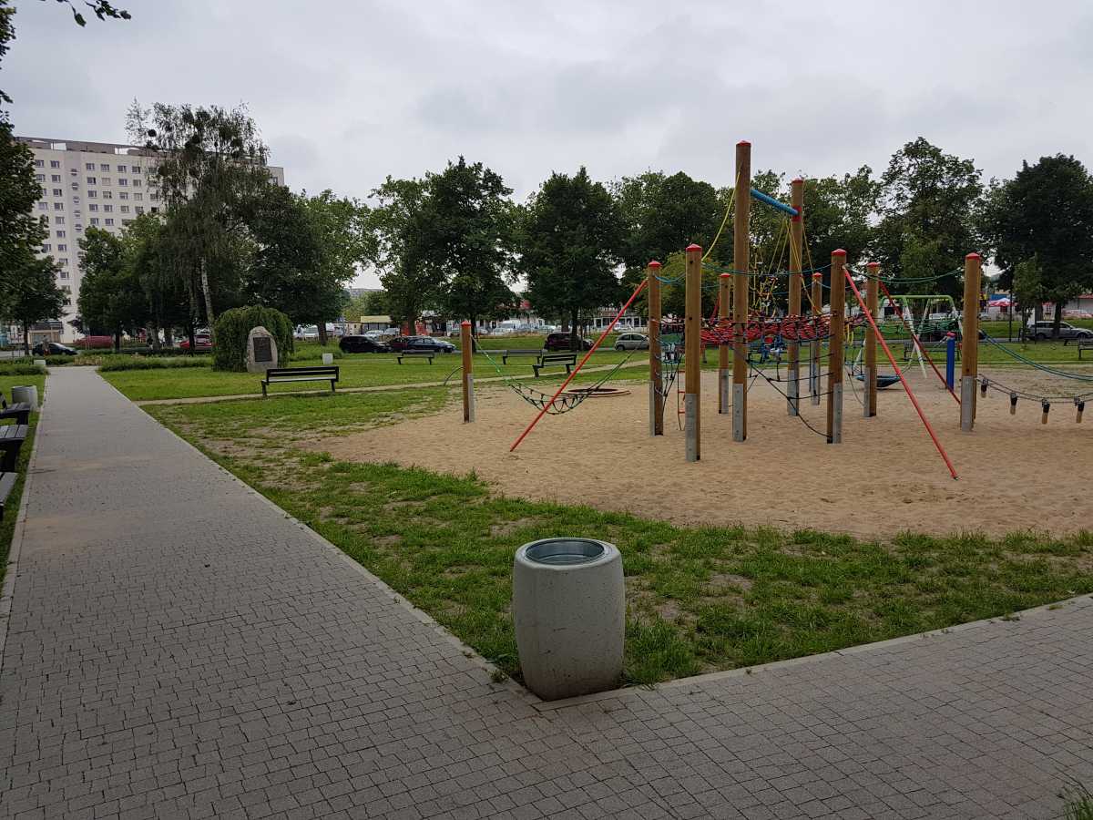 Wielki plac zabaw w centrum miasta
