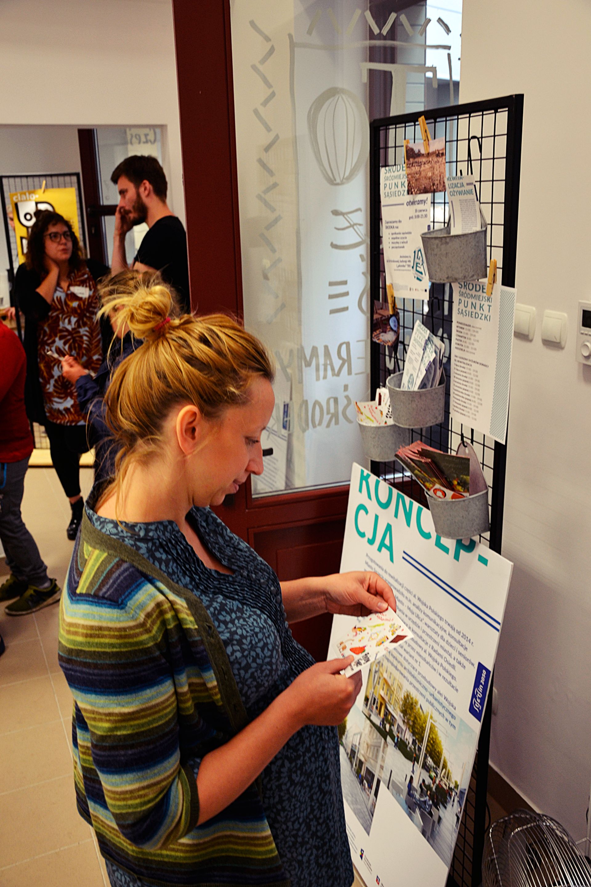 CHODŹCIE DO ŚRODKA!