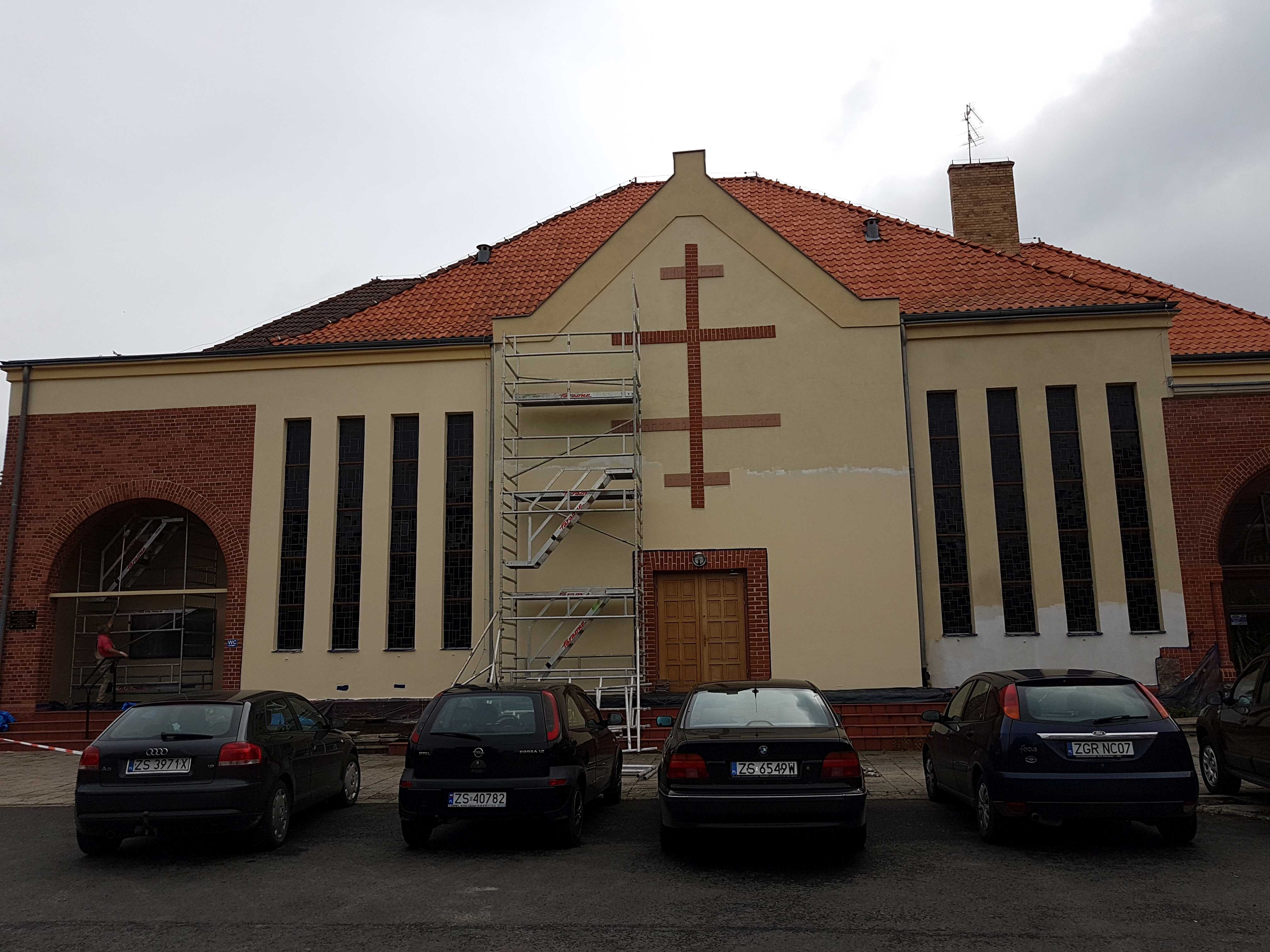 Brama Główna cmentarza jeszcze piękniejsza