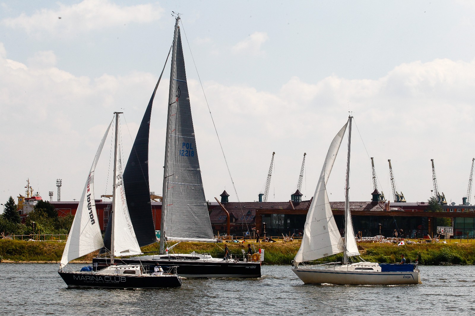 Rywalizacja strażaków i regaty samotników