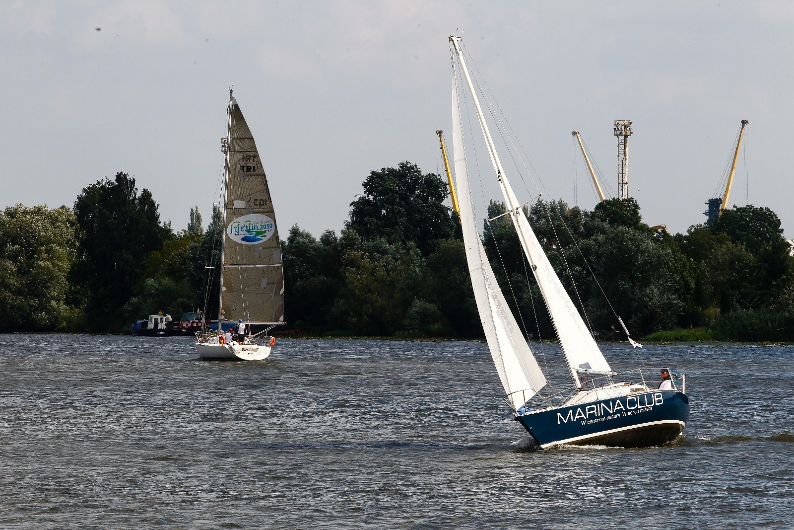 Rywalizacja strażaków i regaty samotników