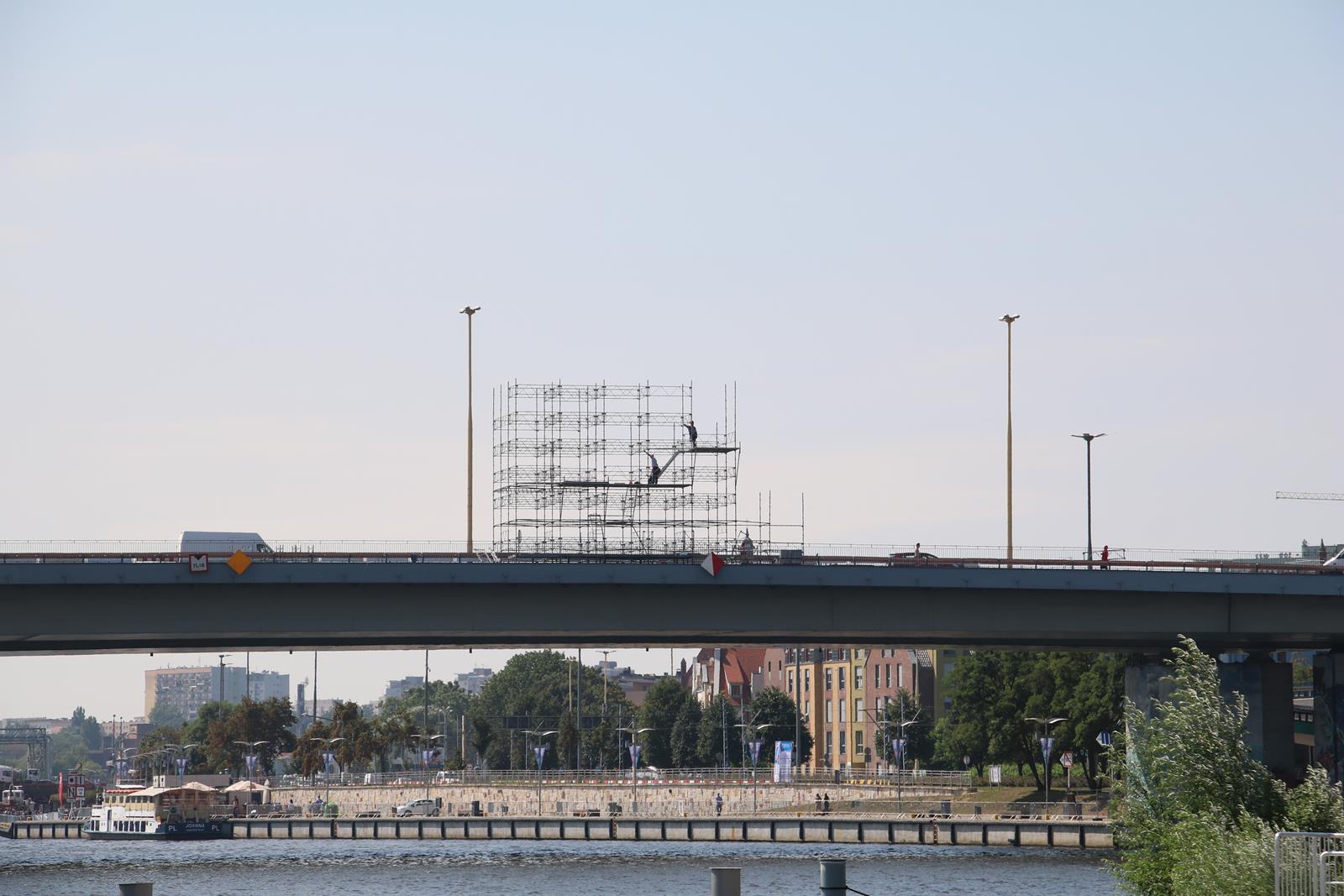 Fajerwerki czekają na wystrzelenie