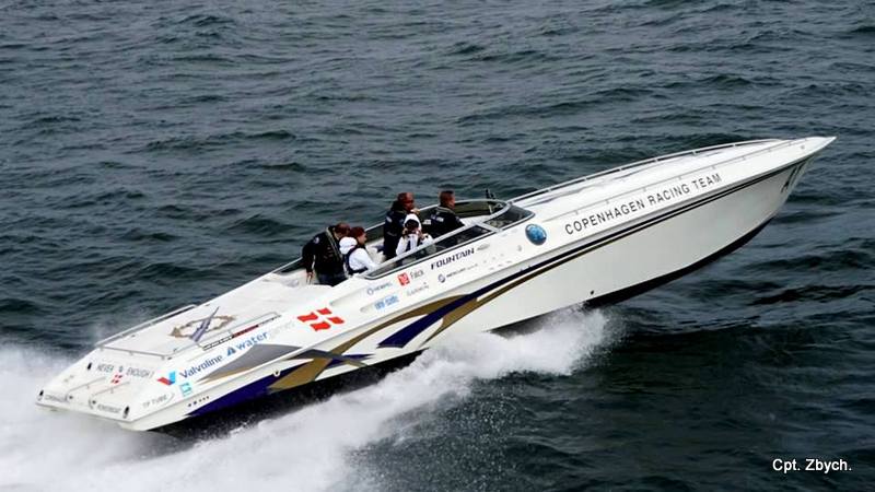 Wodne bolidy płyną do Szczecina