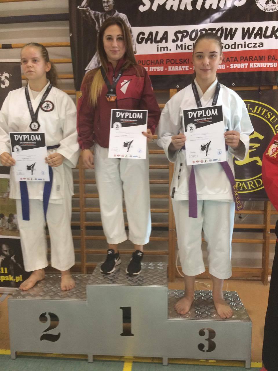 Małgorzata Cichocka złotą medalistką Gali Sportów Walki w kategorii kata dziewcząt 14-17 lat.jpg