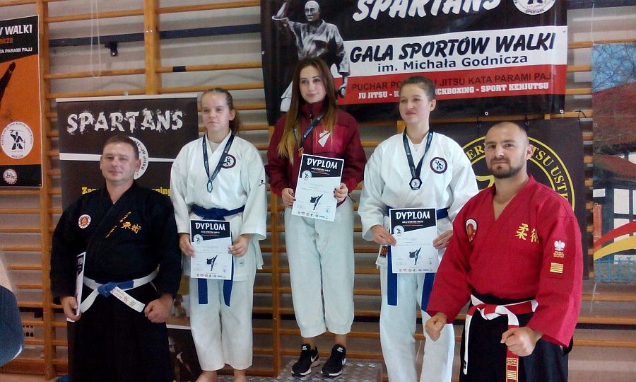 Małgorzata Cichocka złotą medalistką Gali Sportów Walki w kategorii kumite dziewcząt 14-17 lat.jpg
