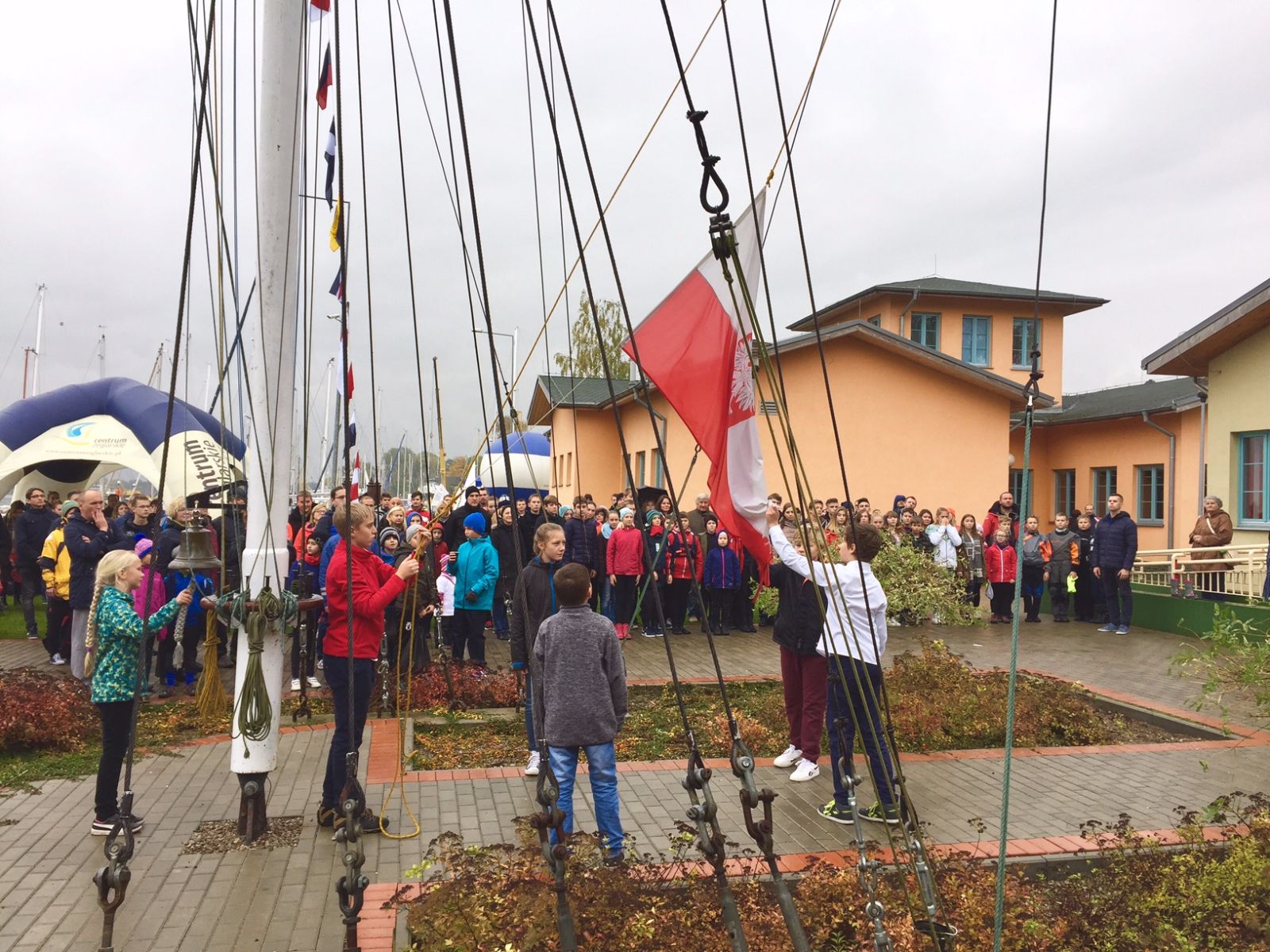 Opuszczenie bandery.jpg