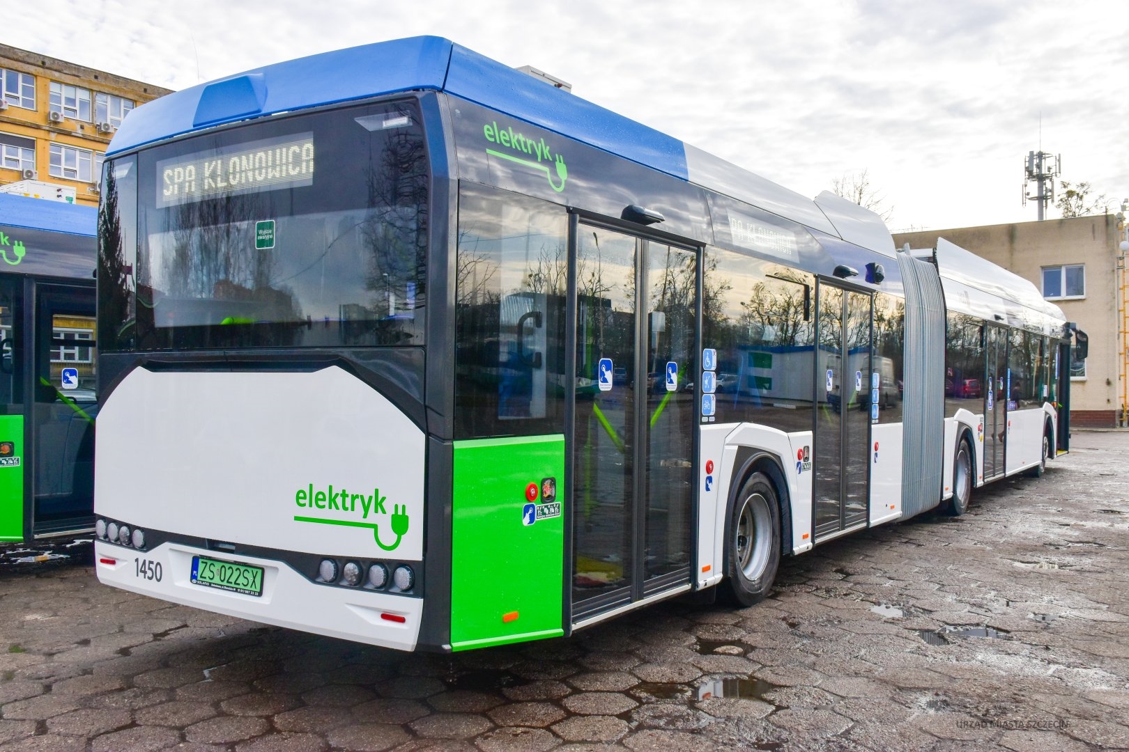 Dwa elektryczne autobusy przegubowe Solaris Urbino 18 Electric są już w Szczecinie