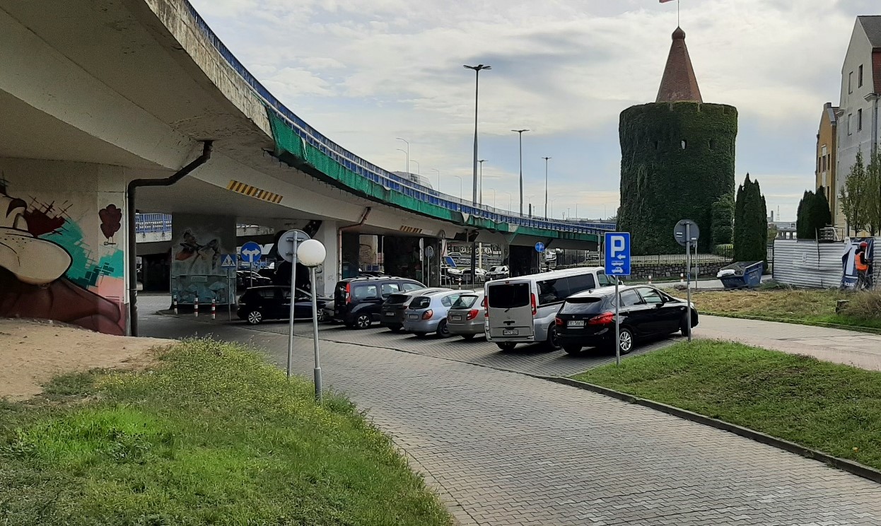 Zachodnia część parkingu pod Trasą Zamkową od jutra ponownie otwarta dla kierowców