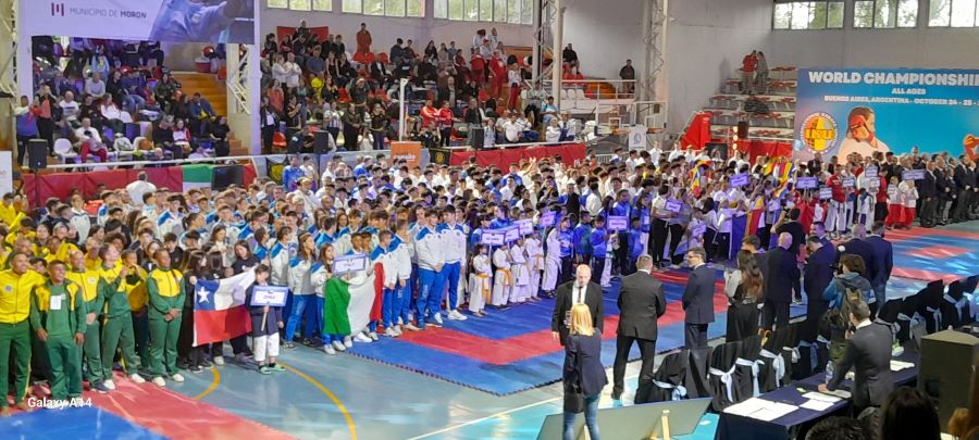 Duży sukces odniosły zawodniczki szczecińskiego Bushikanu: Natalia Bombolewska i Weronika Kapler na Mistrzostwach Świata w Karate IKU rozegranych w dniach 24-27 października br. w Buenos Aires.