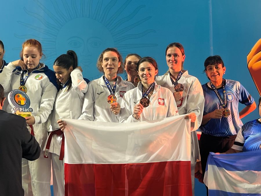 Duży sukces odniosły zawodniczki szczecińskiego Bushikanu: Natalia Bombolewska i Weronika Kapler na Mistrzostwach Świata w Karate IKU rozegranych w dniach 24-27 października br. w Buenos Aires.