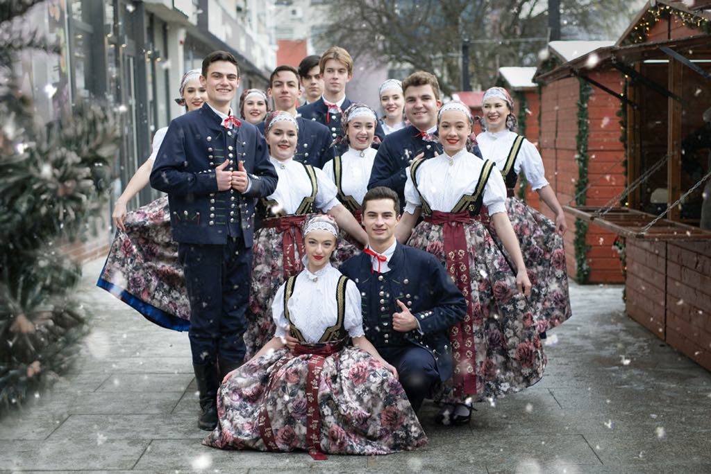 W malowniczej scenerii Teatru Letniego im. Heleny Majdaniec zabrzmią tradycyjne polskie kolędy i pastorałki.