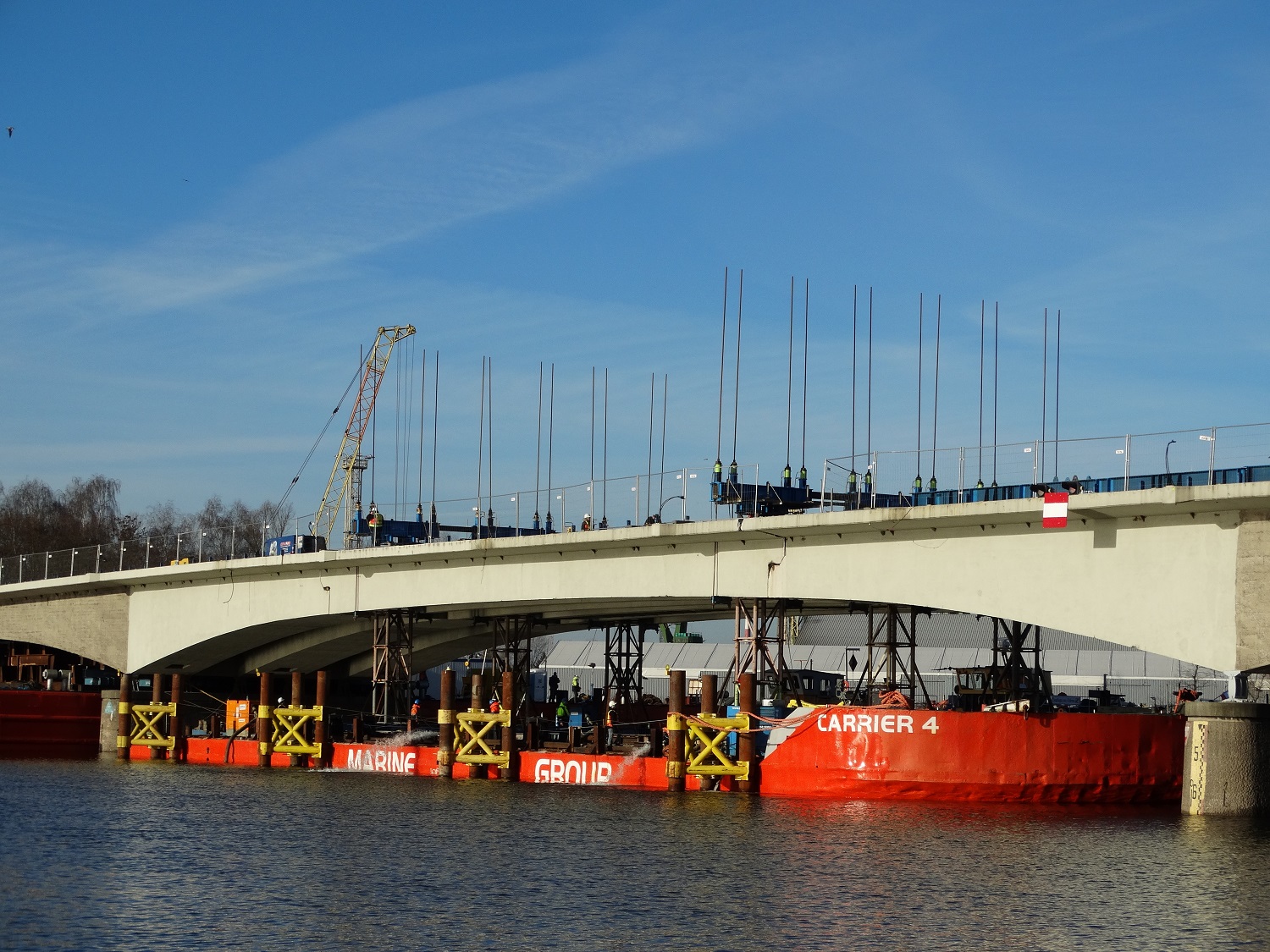 Część Mostu Cłowego odpłynęła (foto)