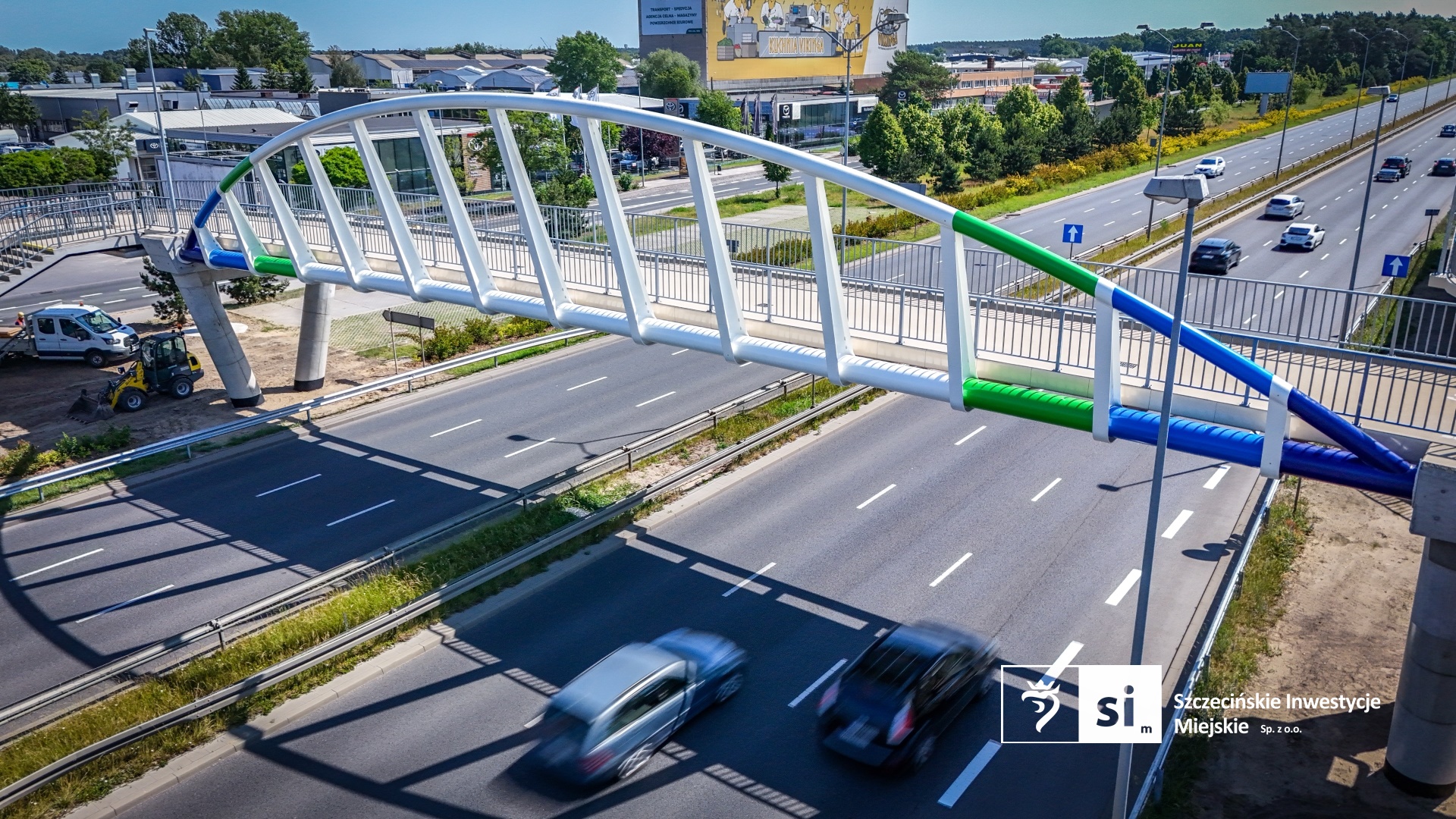 Nowa kładka pieszo-rowerowa nad ulicą Struga w Szczecinie.