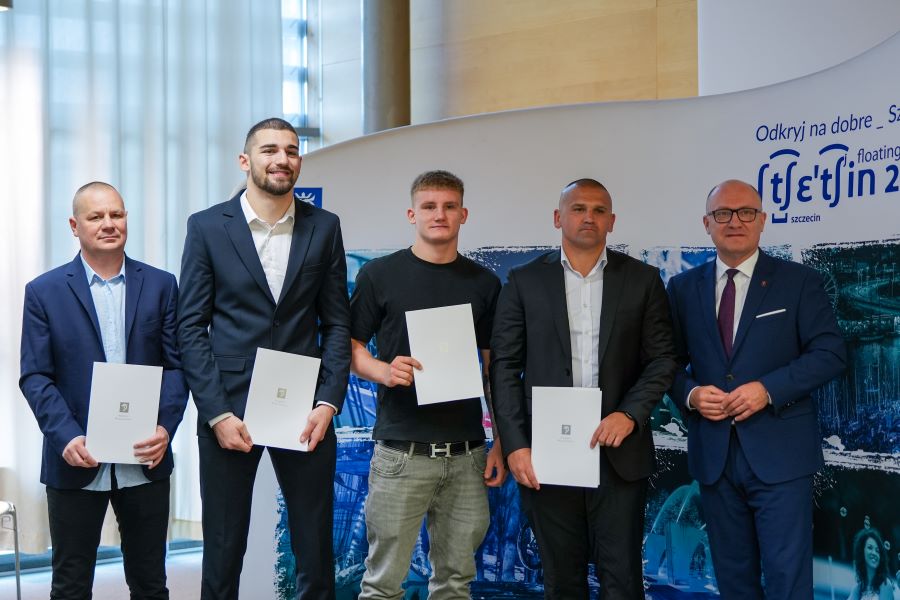 Prezydent Szczecina uhonorował sportowców za sukcesy w 2024 roku Prezydent Szczecina uhonorował sportowców za sukcesy w 2024 roku
