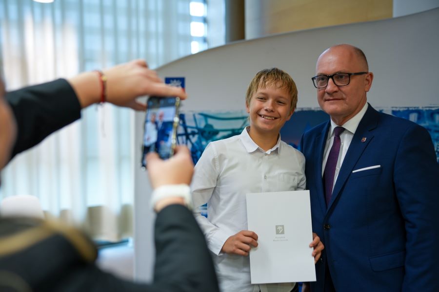 Prezydent Szczecina uhonorował sportowców za sukcesy w 2024 roku Prezydent Szczecina uhonorował sportowców za sukcesy w 2024 roku