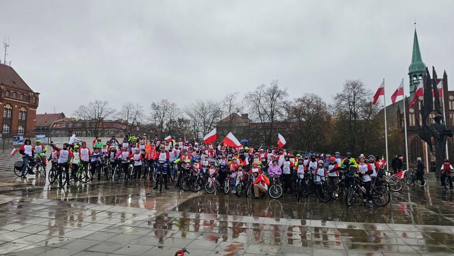 Blisko 200 rowerzystów uczciło Święto Niepodległości na Szczecińskim Niepodległościowym Rajdzie Rowerowym