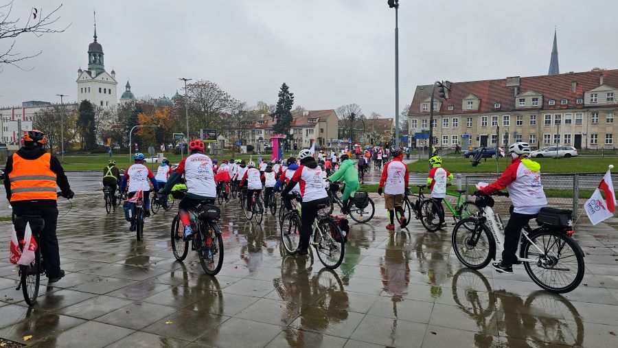 Blisko 200 rowerzystów uczciło Święto Niepodległości na Szczecińskim Niepodległościowym Rajdzie Rowerowym