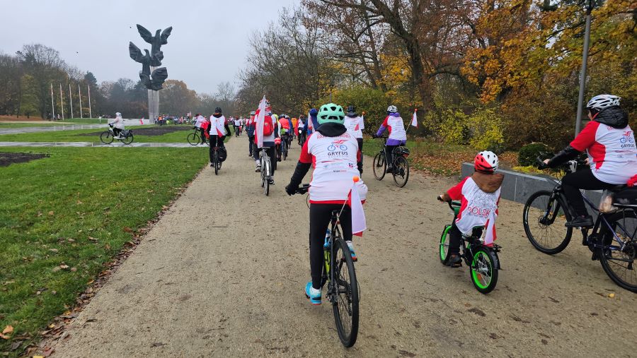 Blisko 200 rowerzystów uczciło Święto Niepodległości na Szczecińskim Niepodległościowym Rajdzie Rowerowym