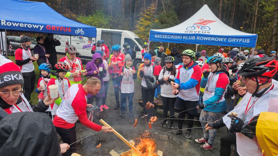 Blisko 200 rowerzystów uczciło Święto Niepodległości na Szczecińskim Niepodległościowym Rajdzie Rowerowym