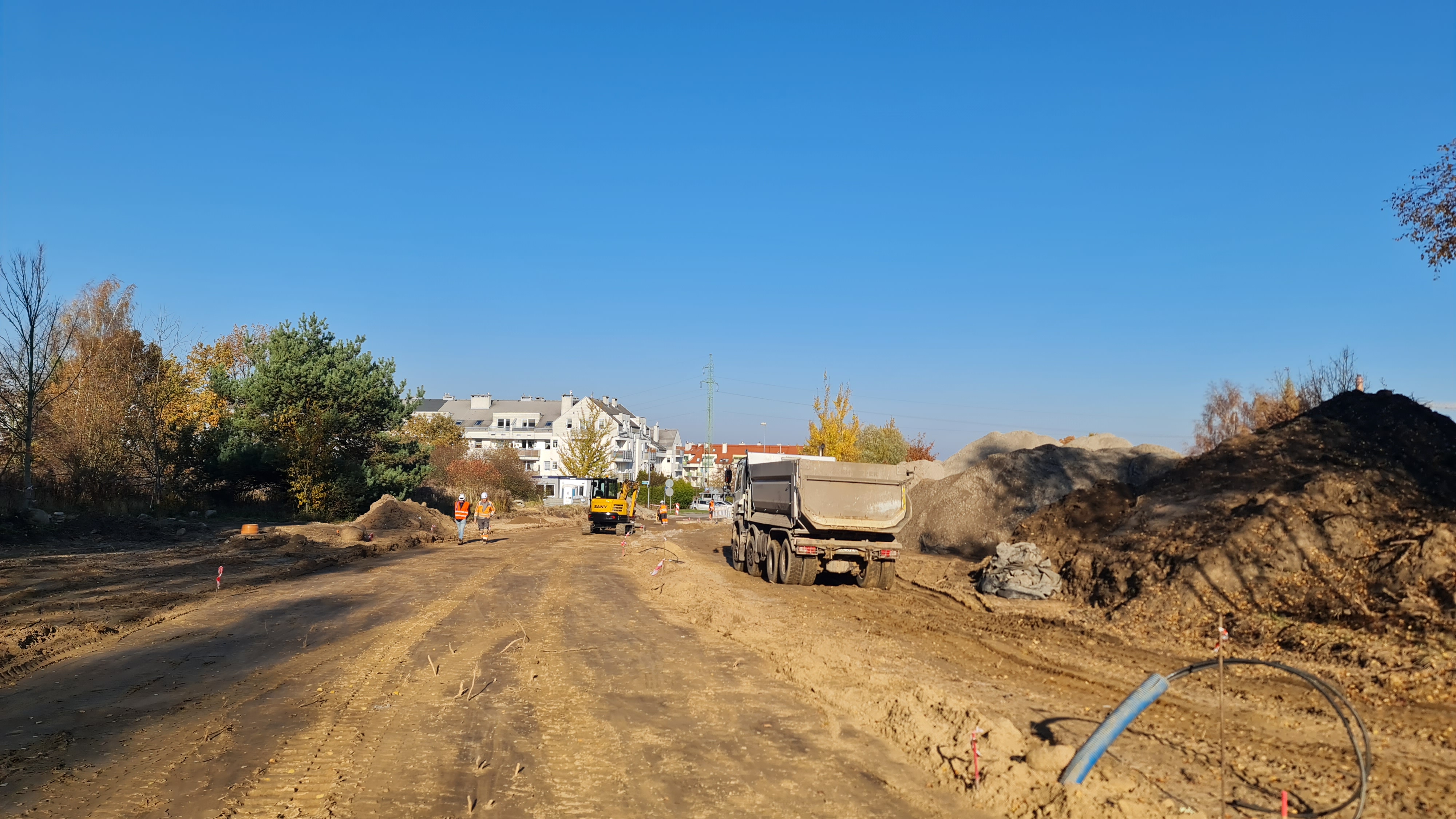 Na budowanej ul. Świętochowskiego w Szczecinie widoczny jest już nowy ślad drogi.