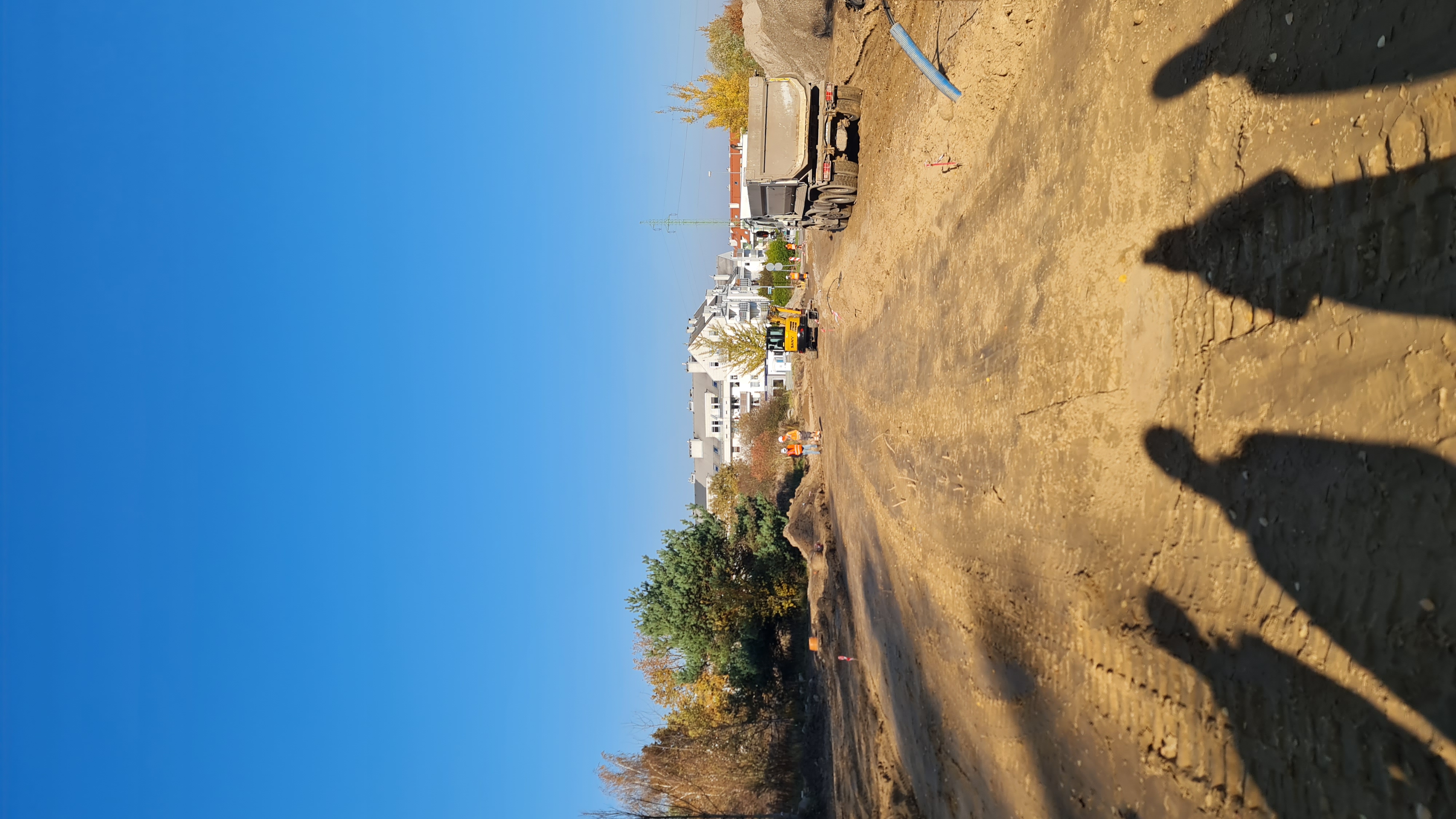 Na budowanej ul. Świętochowskiego w Szczecinie widoczny jest już nowy ślad drogi.