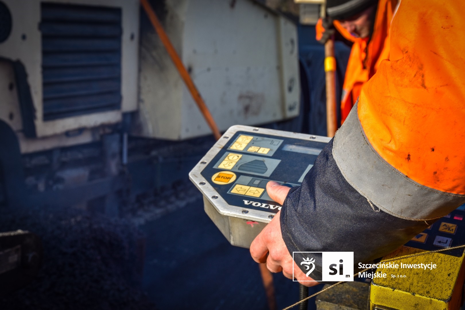 Układanie pierwszych warstw bitumicznych.