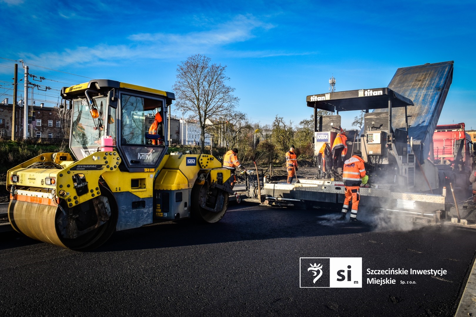 Układanie pierwszych warstw bitumicznych.