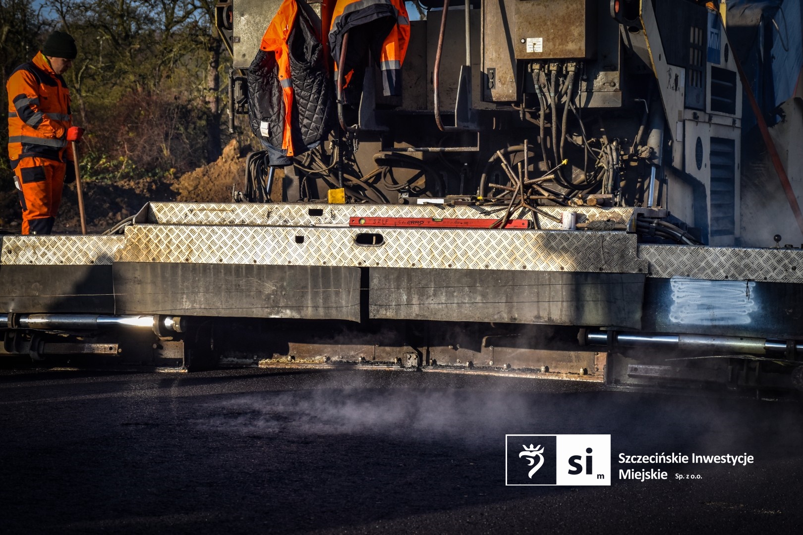 Układanie pierwszych warstw bitumicznych.