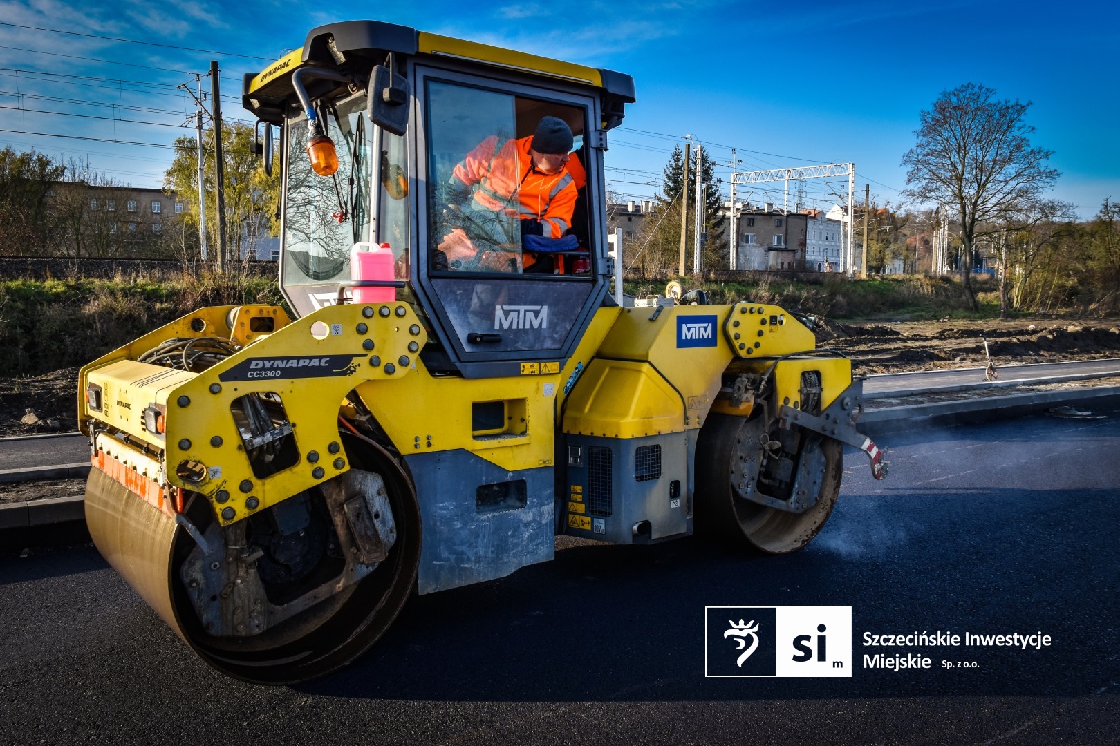Układanie pierwszych warstw bitumicznych.