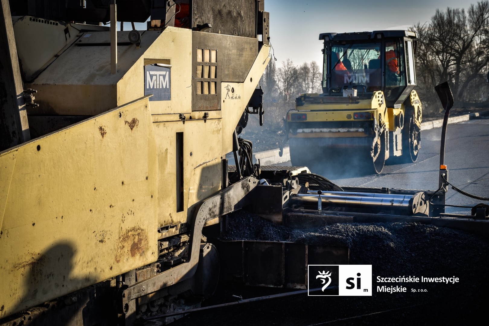 Układanie pierwszych warstw bitumicznych.