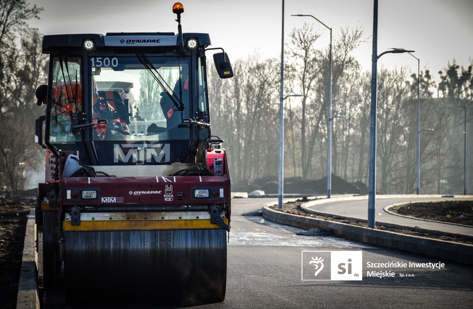Układanie pierwszych warstw bitumicznych.