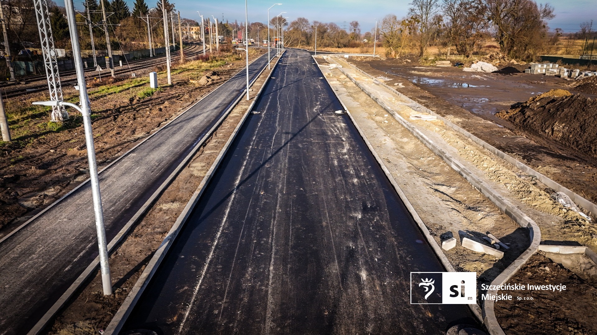 Układanie pierwszych warstw bitumicznych.