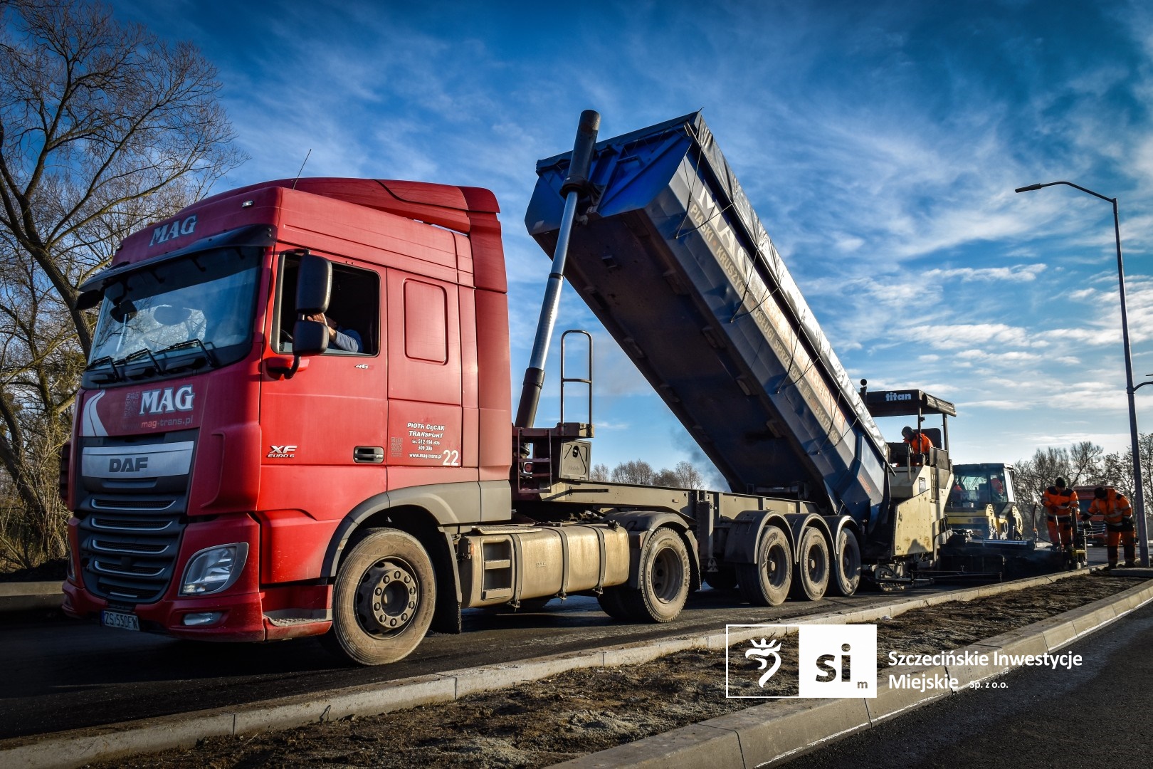Układanie pierwszych warstw bitumicznych.