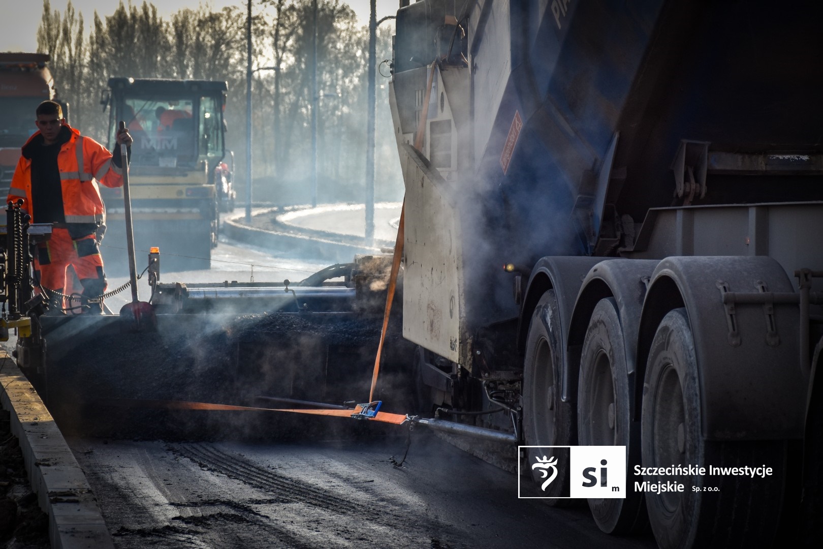 Układanie pierwszych warstw bitumicznych.