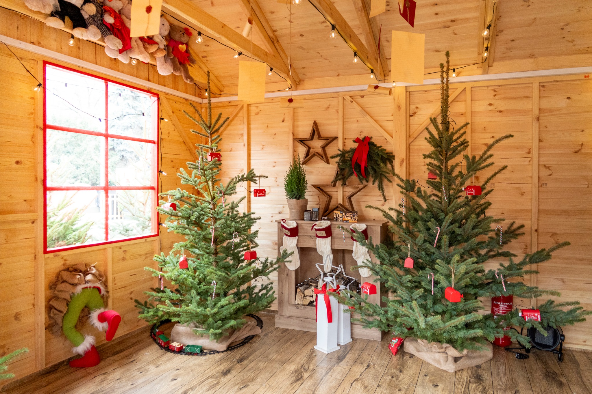 Domek Świętego Mikołaja na Jarmarku Bożonarodzeniowym Domek Świętego Mikołaja na Jarmarku Bożonarodzeniowym