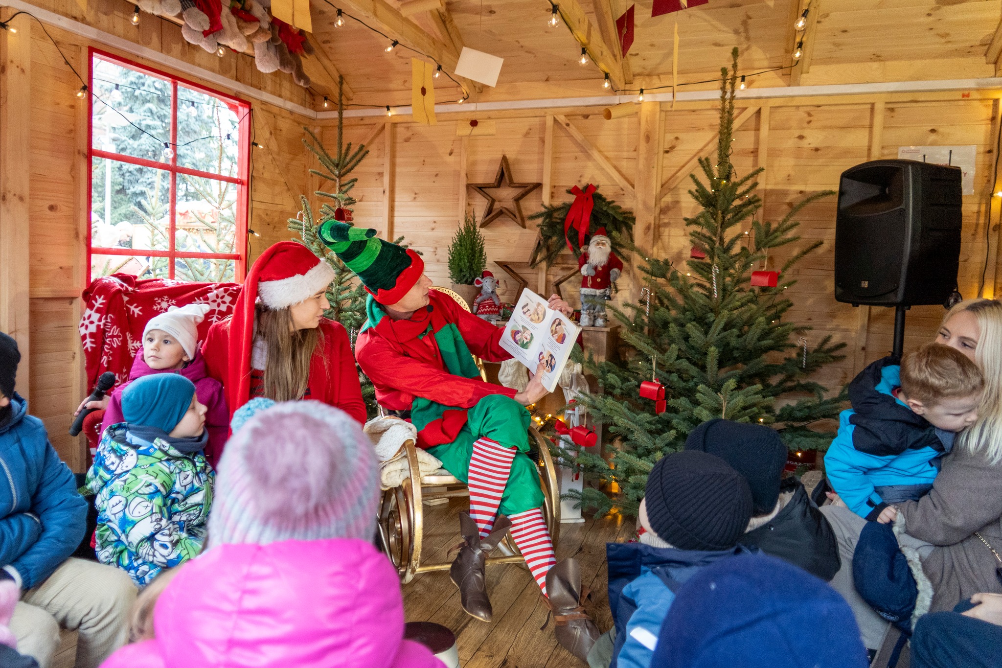 Domek Świętego Mikołaja na Jarmarku Bożonarodzeniowym Domek Świętego Mikołaja na Jarmarku Bożonarodzeniowym