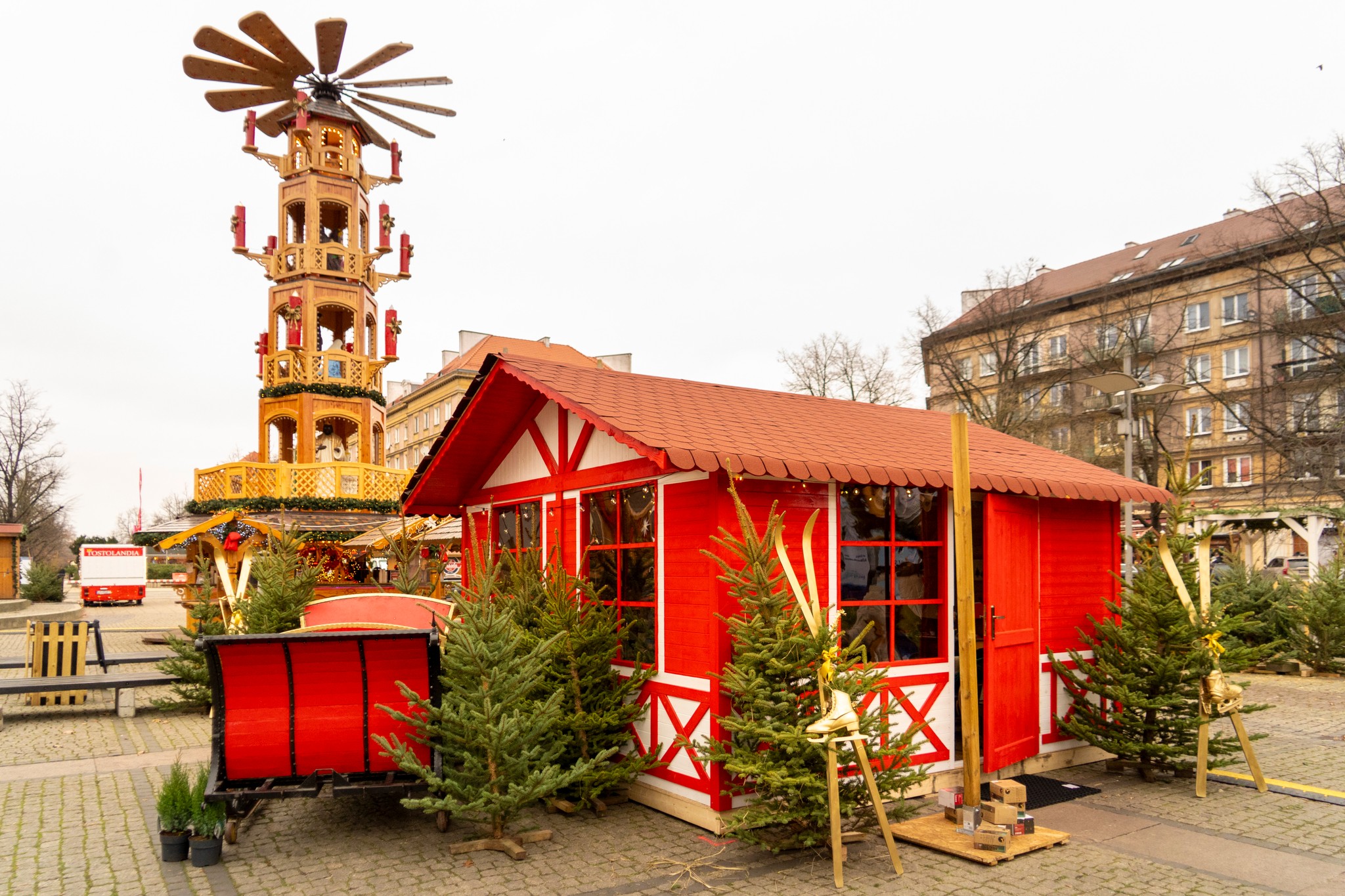 Domek Świętego Mikołaja na Jarmarku Bożonarodzeniowym Domek Świętego Mikołaja na Jarmarku Bożonarodzeniowym