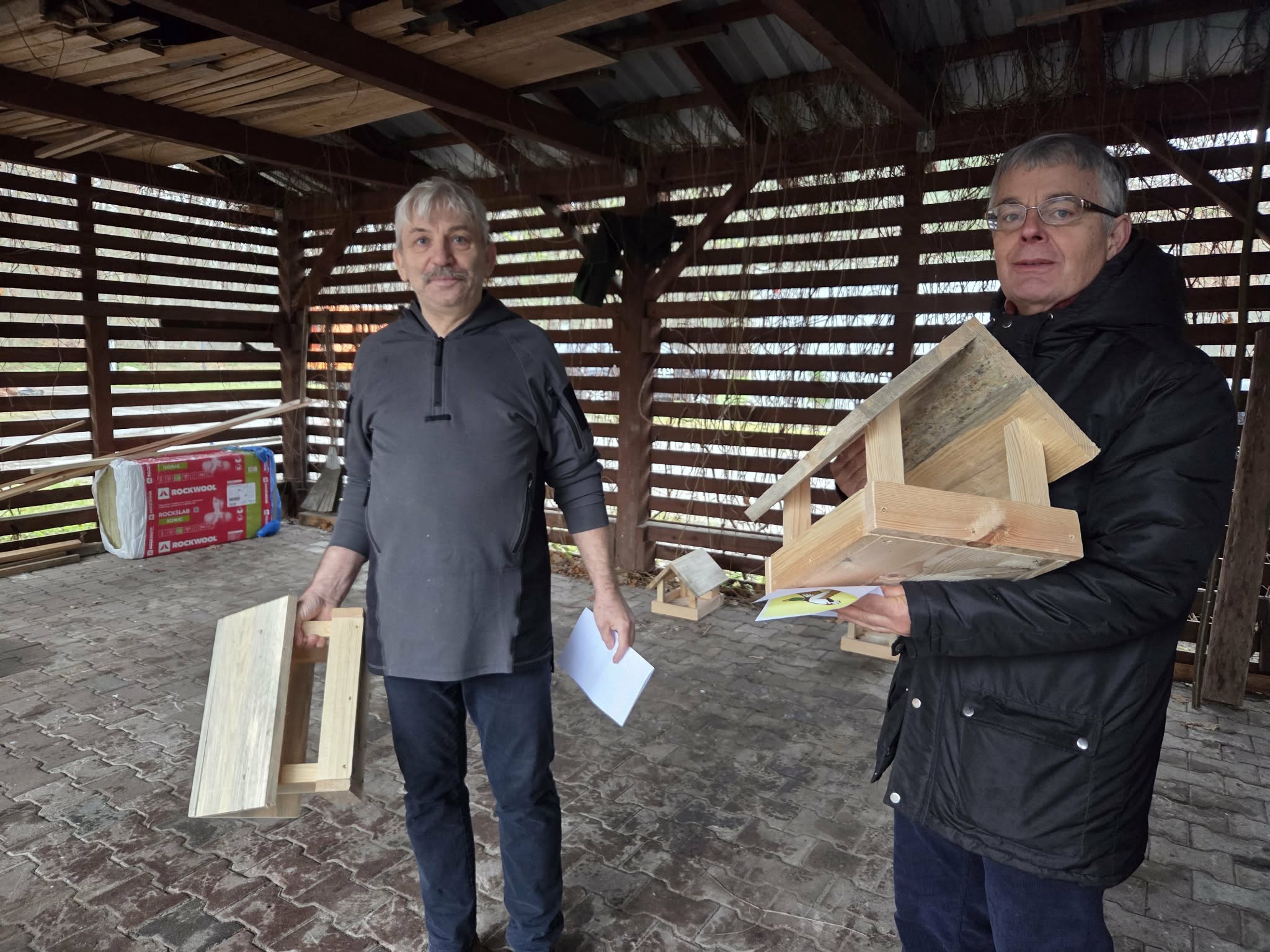 W ciągłu pół godziny leśnicy miejscy rozdali szczecinianom ponad 100 karmników dla ptaków.