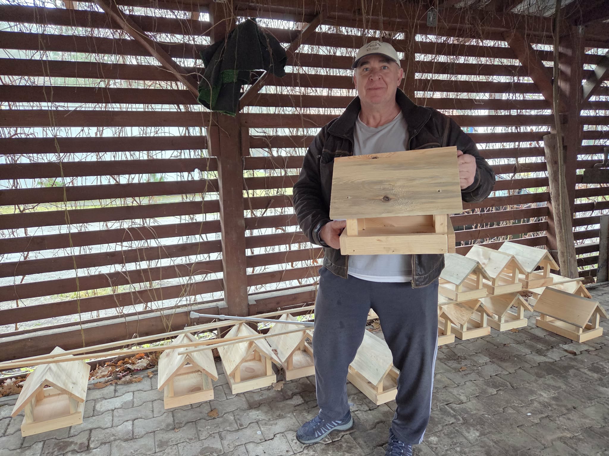 W ciągłu pół godziny leśnicy miejscy rozdali szczecinianom ponad 100 karmników dla ptaków.